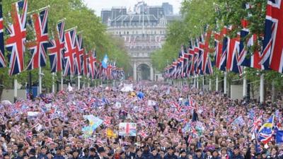 Members of the public celebrate in the Mall, London