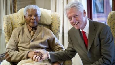 Former US President, Bill Clinton (R) pays a visit to former South African President Nelson Mandela