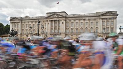 Road cycling outside Buckingham Palace