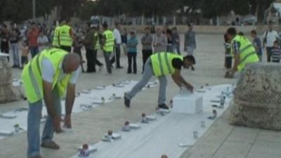 Donors outside the Al Aqsa mosque prepare dinner