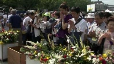 People attending the ceremony to mark 67th anniversary of the Hiroshima bombing