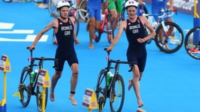 Alistair Brownlee wins triathlon gold