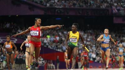 Team USA win women's 4 x 100 relay