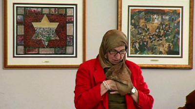 Muslim woman in synagogue