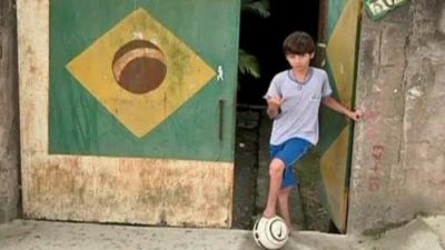 Muniz with football