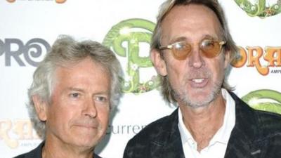 (l-r) Tony Banks and Mike Rutherford, of Genesis