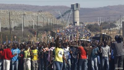 Mine workers march at Marikana mine