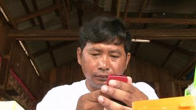 Cambodian volunteer informs authorities about malaria cases