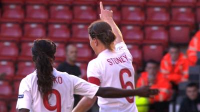 Eni Aluko (l) and Casey Stoney