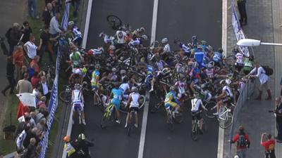 Mass crash at women's world championship road race