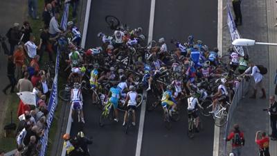 Mass crash at women's world championship road race