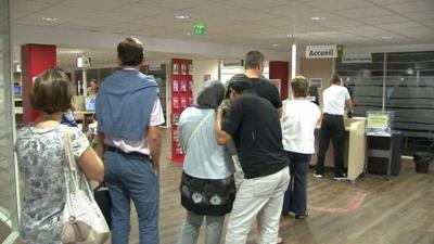 Queue in a French unemployment agency