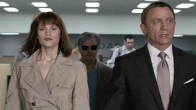 Gemma Arterton and Daniel Craig in Quantum of Solace