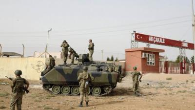 Turkish soldiers at the Akcakale border gate