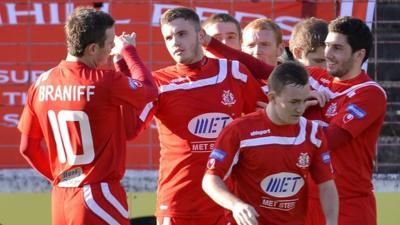 Portadown players celebrate Darren Murray's late penalty against Glentoran