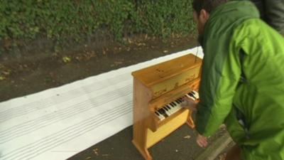 Man playing piano using marks from bird droppings