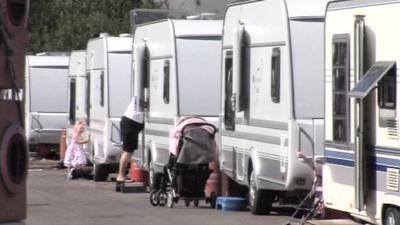 Caravans illegally parked on the lane leading to Dale Farm