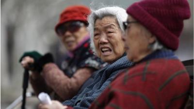 Elderly Chinese women