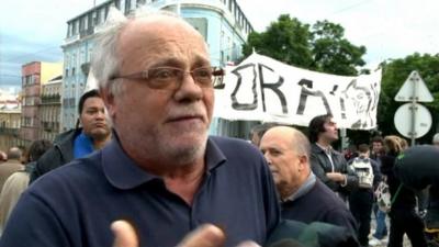 Man protesting outside Portuguese Parliament