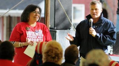 US Congressman Charlie Dent addresses Latino female voters