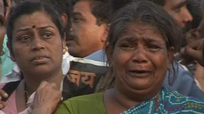 Women mourning Bal Thackeray in Mumbai park