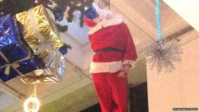 Picture of Santa stuck in Broad Street Mall