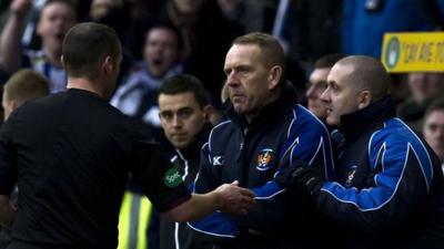 Kilmarnock manager Kenny Shiels (centre)