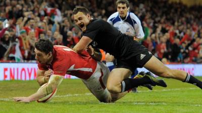 Alex Cuthbert scores a try for Wales