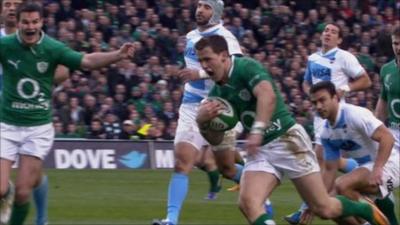 Craig Gilroy scores Ireland's first try