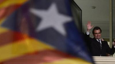 The leader of the Catalan Nationalist Coalition (CiU), Artur Mas waves to the crowd after his elections result in Barcelona