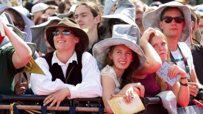 Hobbit fans at world premiere in New Zealand