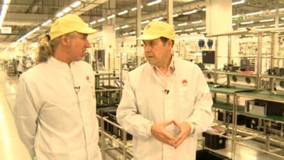 Huawei Chief Engineer Gabor Schreck givs Rory Cellan-Jones a tour of the Songshan Lake factory
