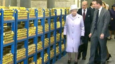 Queen inspects gold in Bank of England's vaults