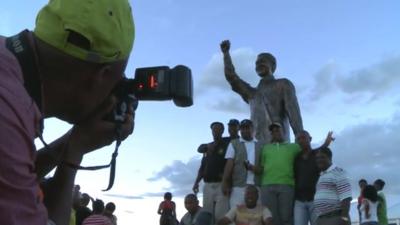 Tourists by Mandela statue in Bloemfontein