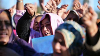 Pakistani polio vaccination workers shout slogans against the killing of their colleagues