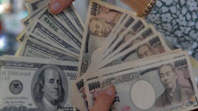 Yen and US dollar notes