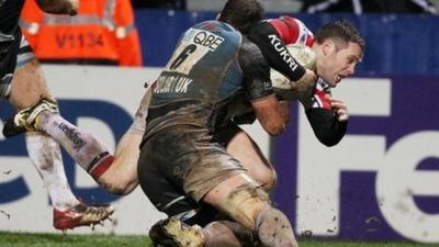 Darren Cave scores a try against Glasgow in the Heineken Cup