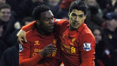 Liverpool's Daniel Sturridge (l) and Luis Suarez