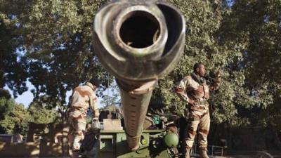 French soldiers stand on a tank in Niono, central Mali (20 Jan)