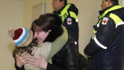 Woman hugs daughter who was passenger on Russian Emergencies Ministry flight from Beirut. 23 Jan 2013