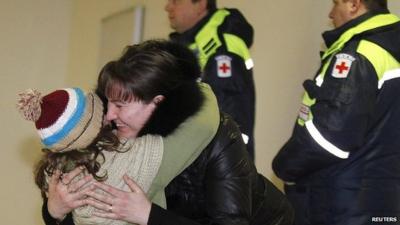 Woman hugs daughter who was passenger on Russian Emergencies Ministry flight from Beirut. 23 Jan 2013