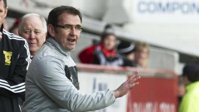 Hibs boss Pat Fenlon