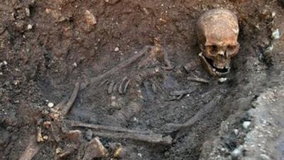 Richard III's skeleton as found in the grave