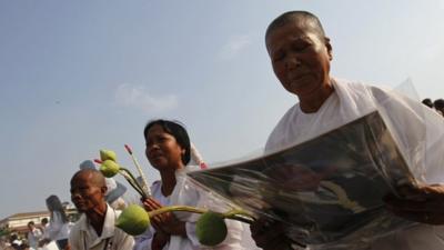 Women cry as other mourners pray at the cremations of Cambodia's former King Norodom Sihanouk