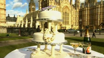 Wedding cake in front of Palace of Westminster