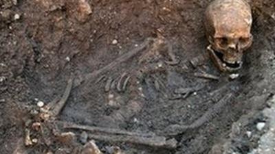 Richard III's skeleton as found in the grave