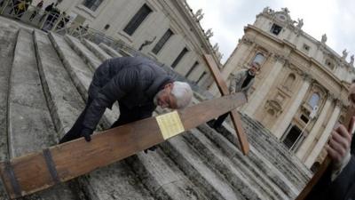 Large cross delivered to Vatican