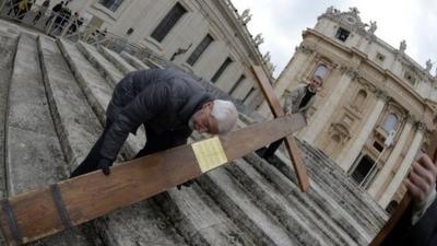 Large cross delivered to Vatican