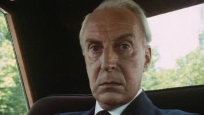 Ian Richardson as Francis Urquhart