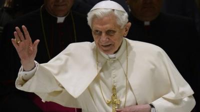 Pope waves to crowd at general audience - 13 February